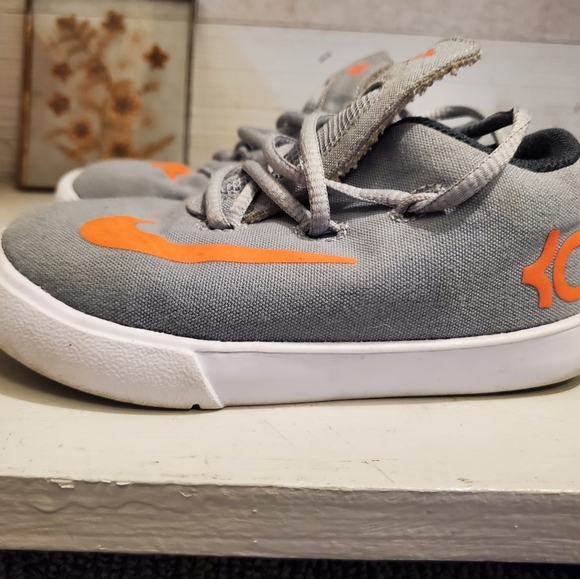 Nike KD Gray and orange sneaker size 8c school shoes - Picture 3 of 5